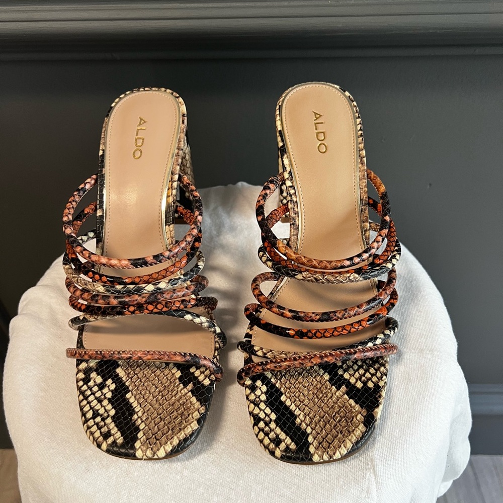Aldo brand block heel shoe. Size 10